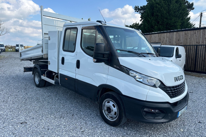 IVECO BENNE 6 PLACES COFFRE
