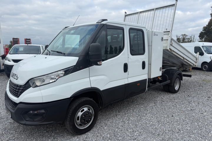 IVECO  BENNE 6 PLACES COFFRE